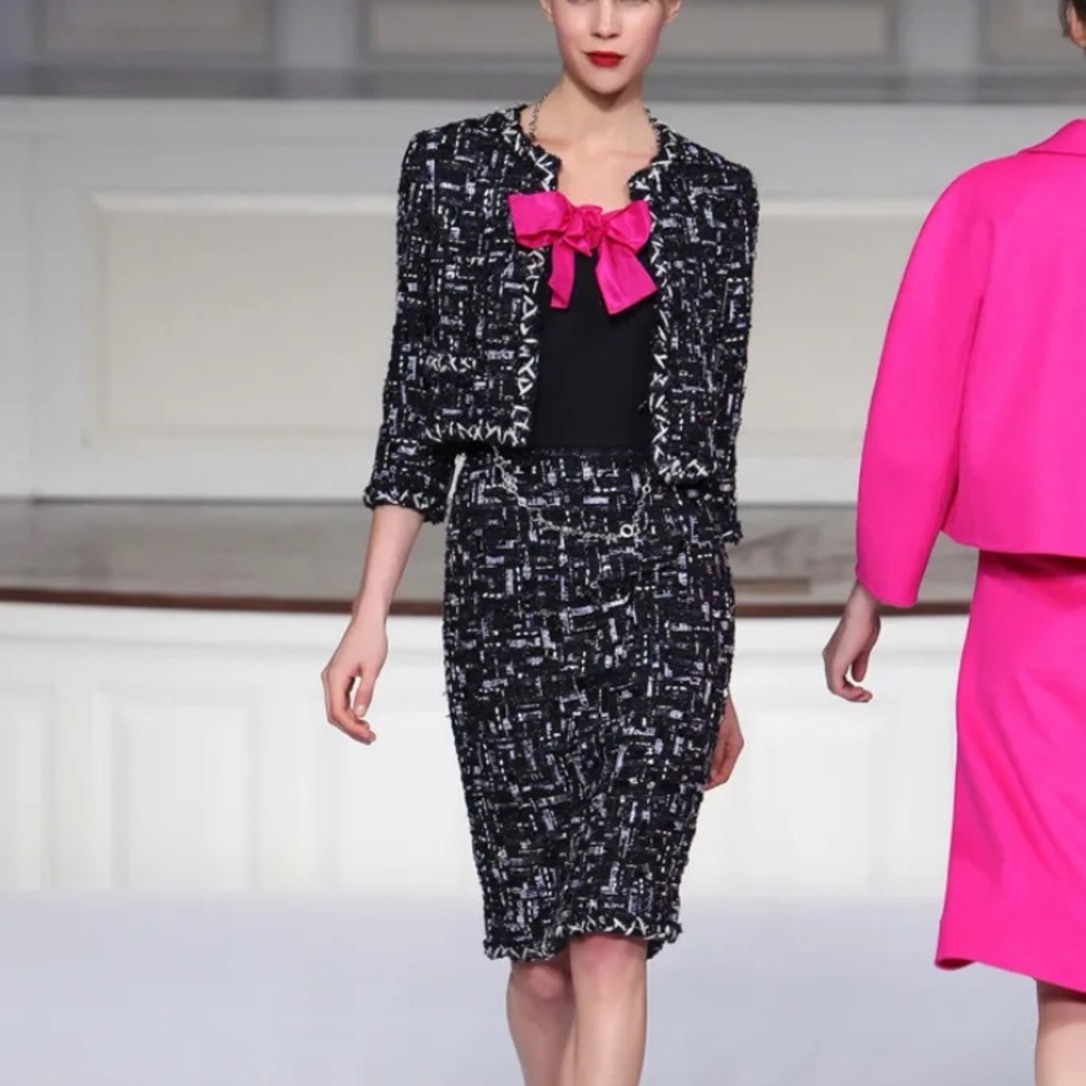 Oscar de La Renta sleeveless dress Tags removed. Elegant with a bit of fun